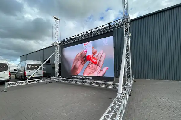 What Are the Uses of Outdoor Screens? Your Outdoor Screen Guide